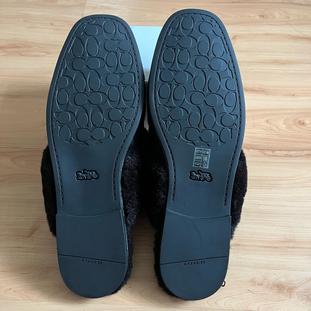 Coach Sherpa Flat Mule In Signature
Suede#CCX65 Women 9.0 US - Picture 9 of 9